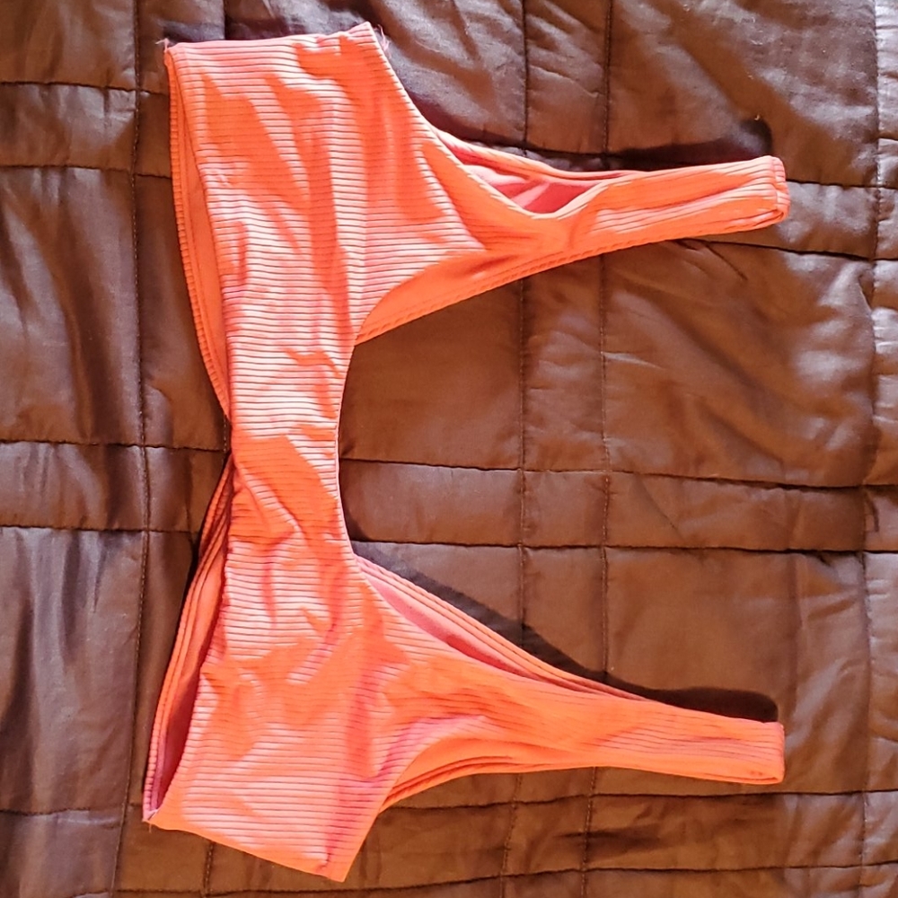 Pink Bikini - Picture 4 of 7